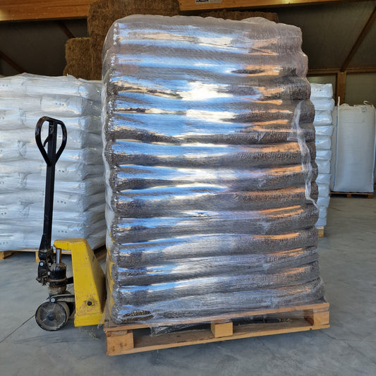 MyPellis Strohpellets auf Palette – nachhaltige, staubarme Einstreu in Sackware für Pferde, Rinder und Kleintiere.