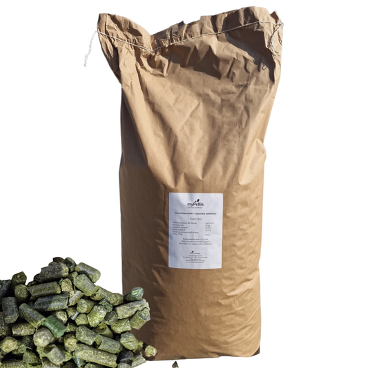 Brauner Futtersack mit der Aufschrift ‚Esparsette‘, zentral auf der Vorderseite, darunter das myPellis-Logo; 