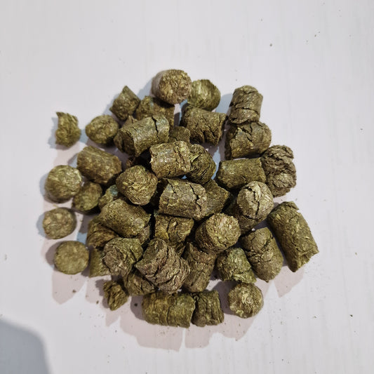 Timothy Heucobs 12 mm aus Wiesenlieschgras – Detailaufnahme der Heucobs von myPellis